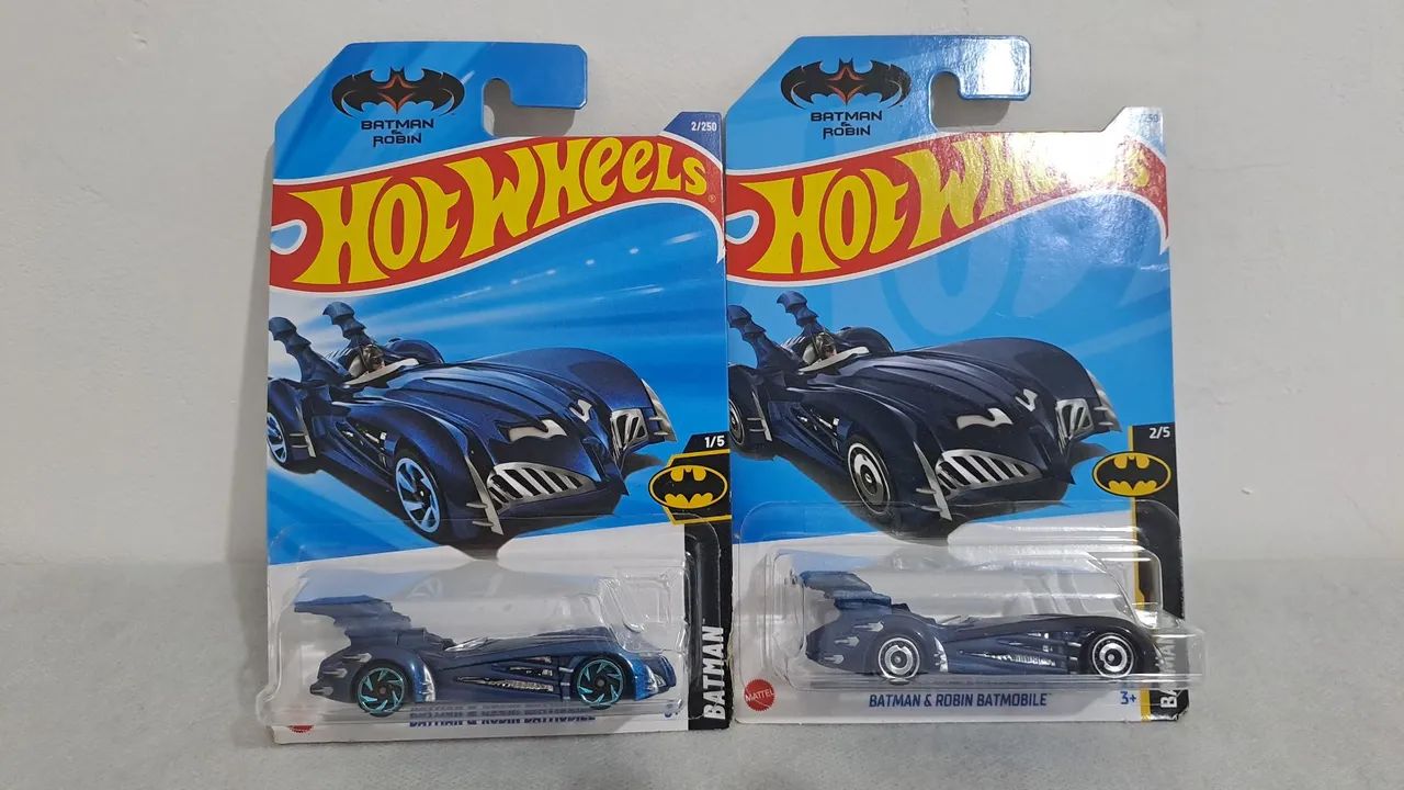 MT 2 Versões Diferentes Batman & Robin Batmobile Hot Wheels