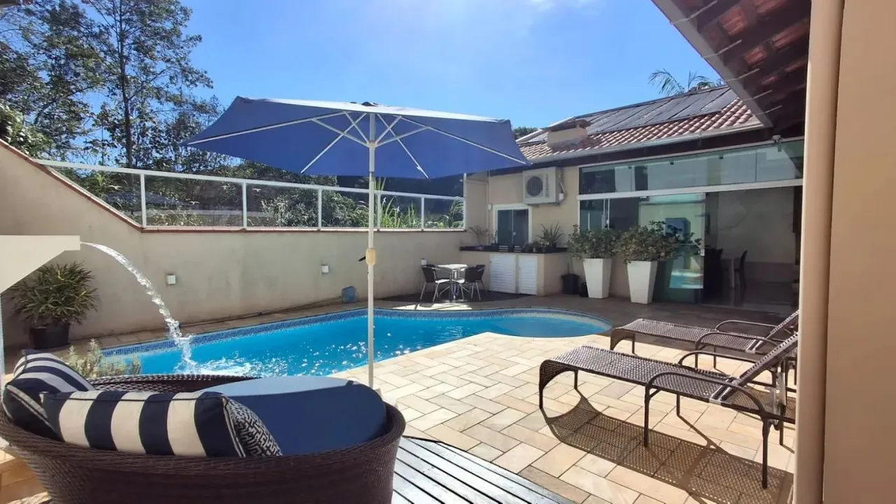Residência Térrea de Alto Padrão  100% Mobiliada -Agua Verde - Blumenau