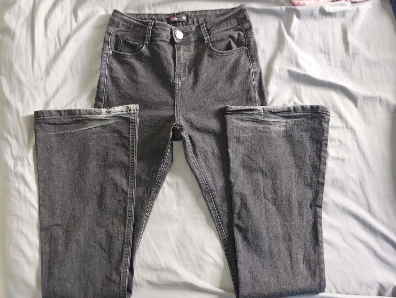 02 calças jeans, modelo flare, usadas - Foto 4