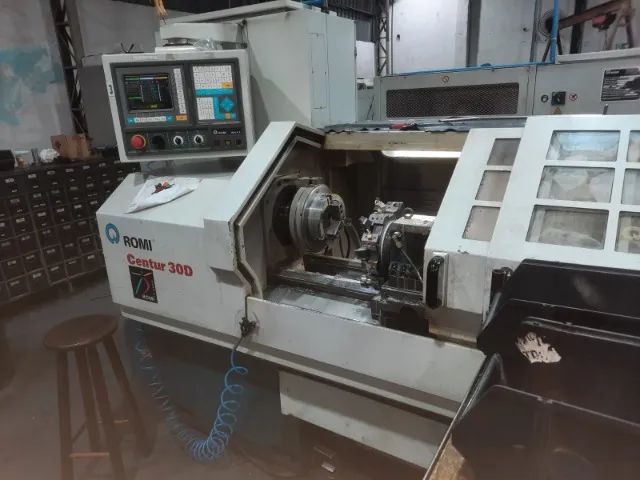 Torno CNC Romi Centur 30D - Mach 9 - Ano 2005