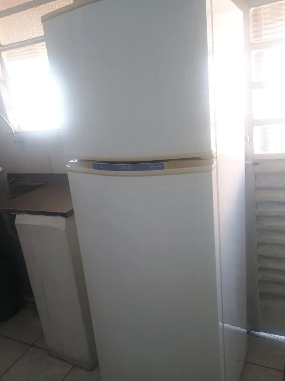 geladeira cônsul branca Frost Free em ótimo estado 252 litros 110 wts pra sair hj - Foto 3