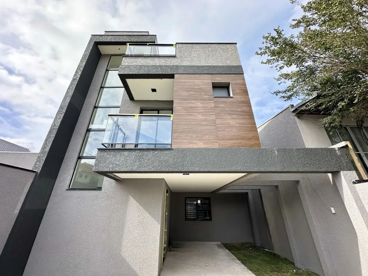 Sobrado com 3 quartos à venda por R$ 1050000.00, 191.00 m2 - CAPAO RASO - CURITIBA/PR