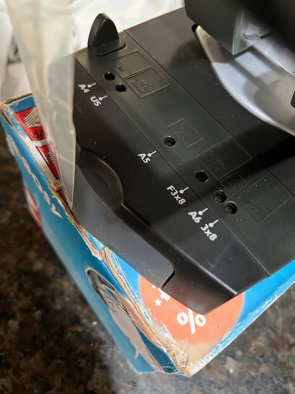 Perfurador Maped Easy 70 folhas Novo na caixa - Foto 4