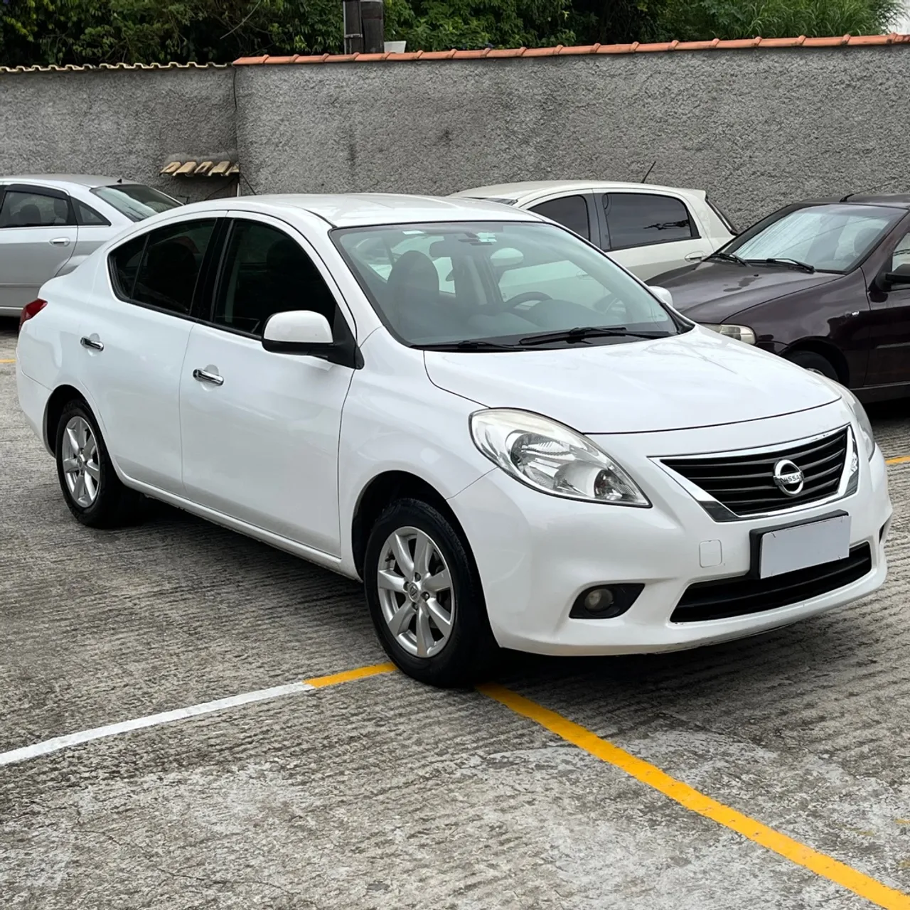 NISSAN VERSA 2014 Usados e Novos