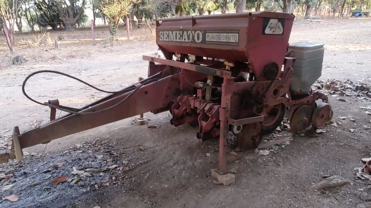 Plantadeira Milho Silagem Semeato 4 linhas - Foto 2