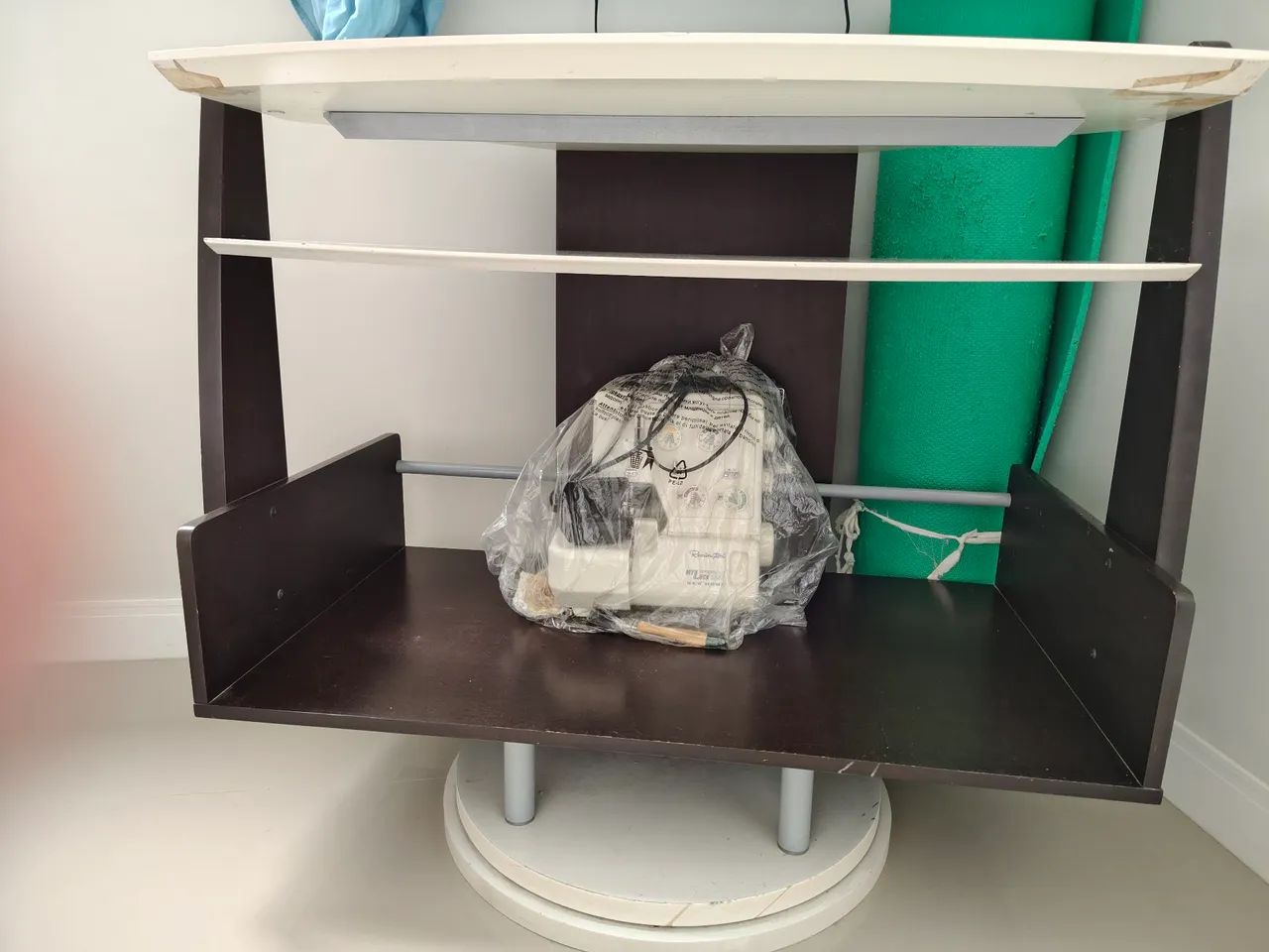 Vendo rack giratório.