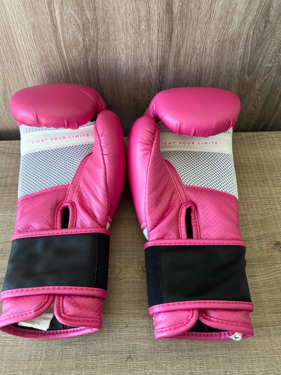Luvas de Boxe Decathlon Outshock BG120 Campinas-sp  - Foto 2