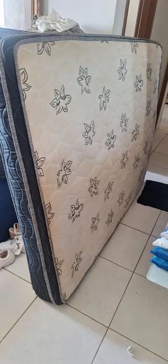 Colchão e base Box de Casal em ótimo estado
