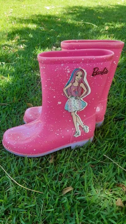 Galocha Barbie Brilha no Escuro