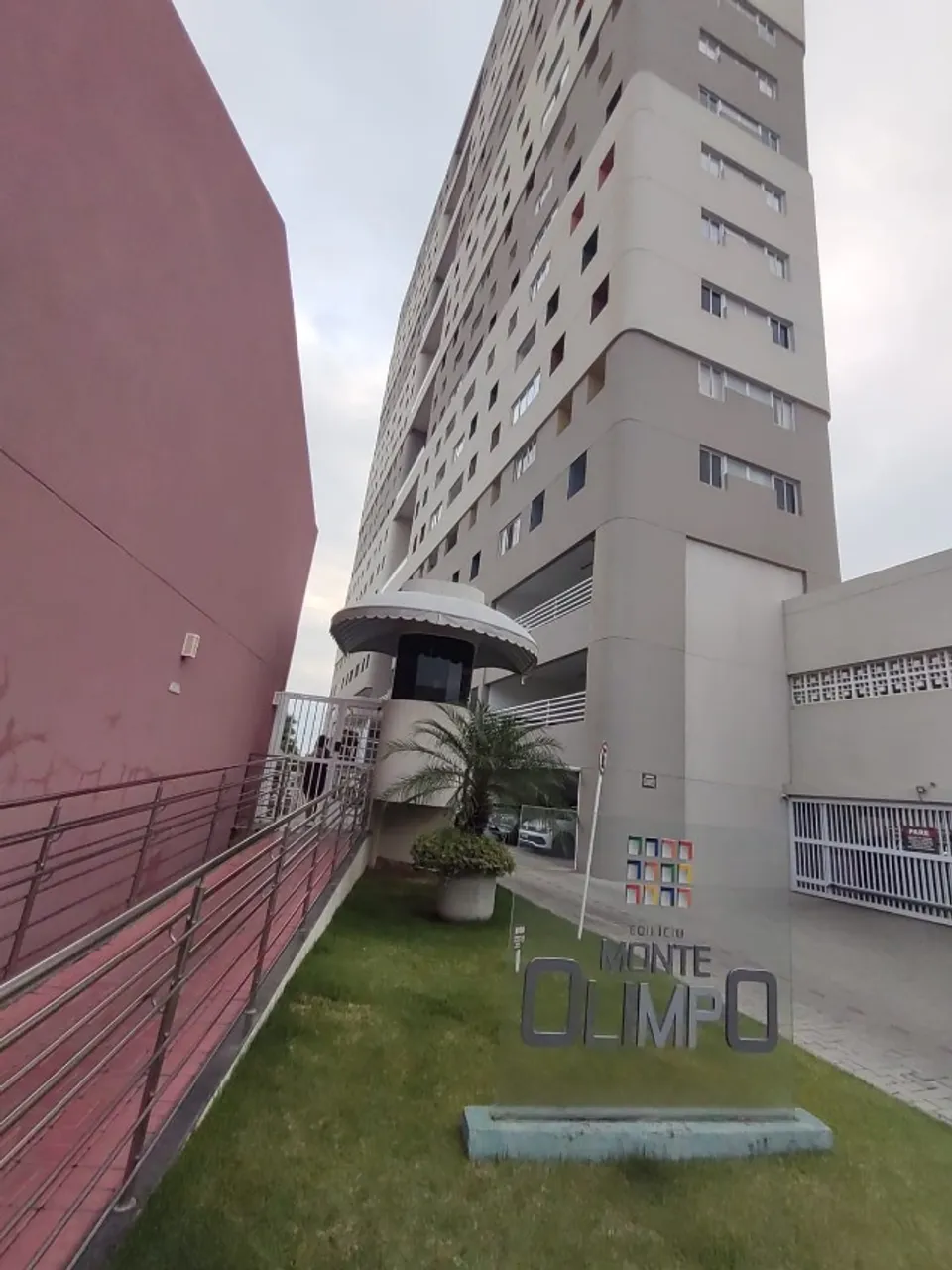 Alugo apartamento no Edf Monte Olimpo, com 02 quartos.