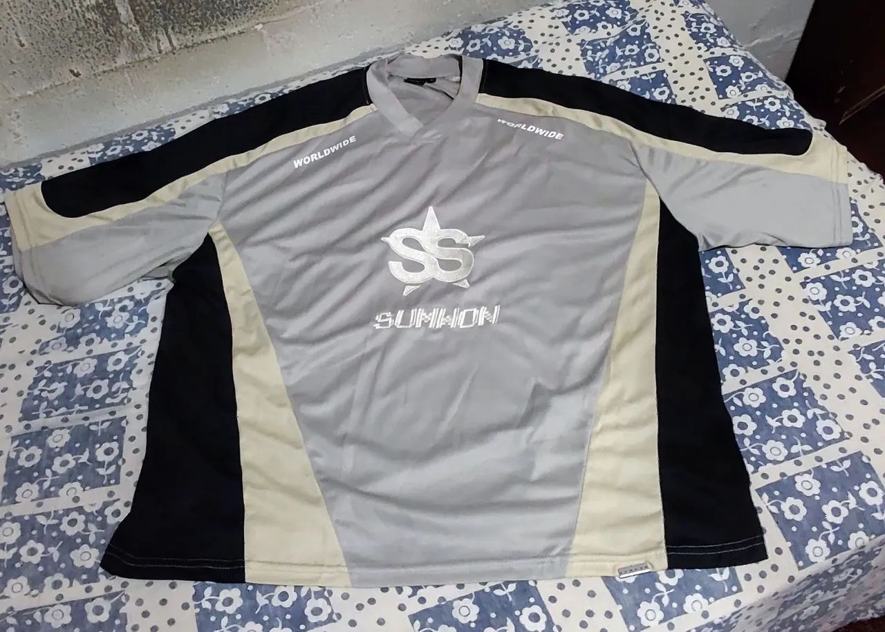 Camisa oversized Sumimon Worldwide original Cinza e Preta 