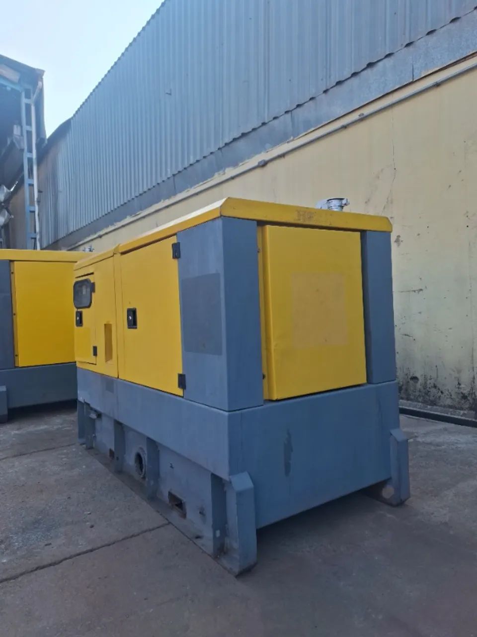 GERADOR DE ENERGIA 85KVA ATLAS COPCO SILENCIADO ANO 2012 - Foto 3