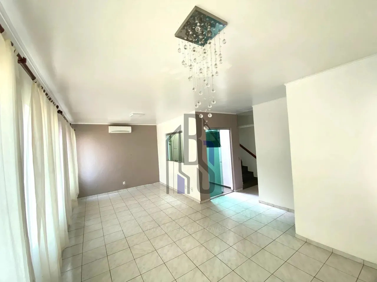 Casa Sobrado com 5 quartos-linda espaçosa- ao lado salesiano e bombeiro no Dom Aquino R$4.