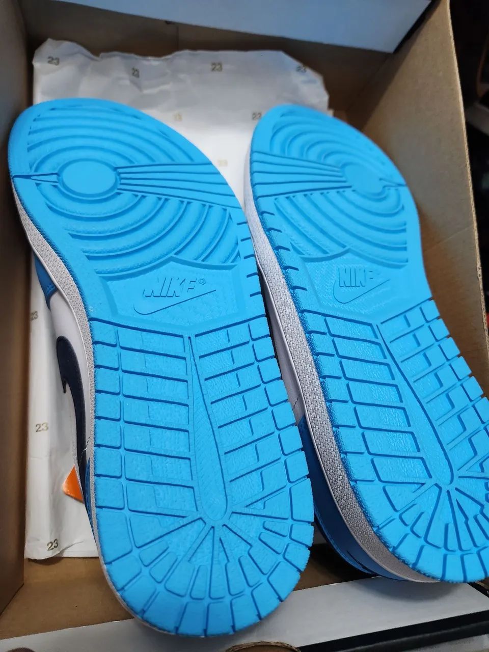 Tênis Nike Air Jordan 1 Low - Azul Celeste - Foto 4