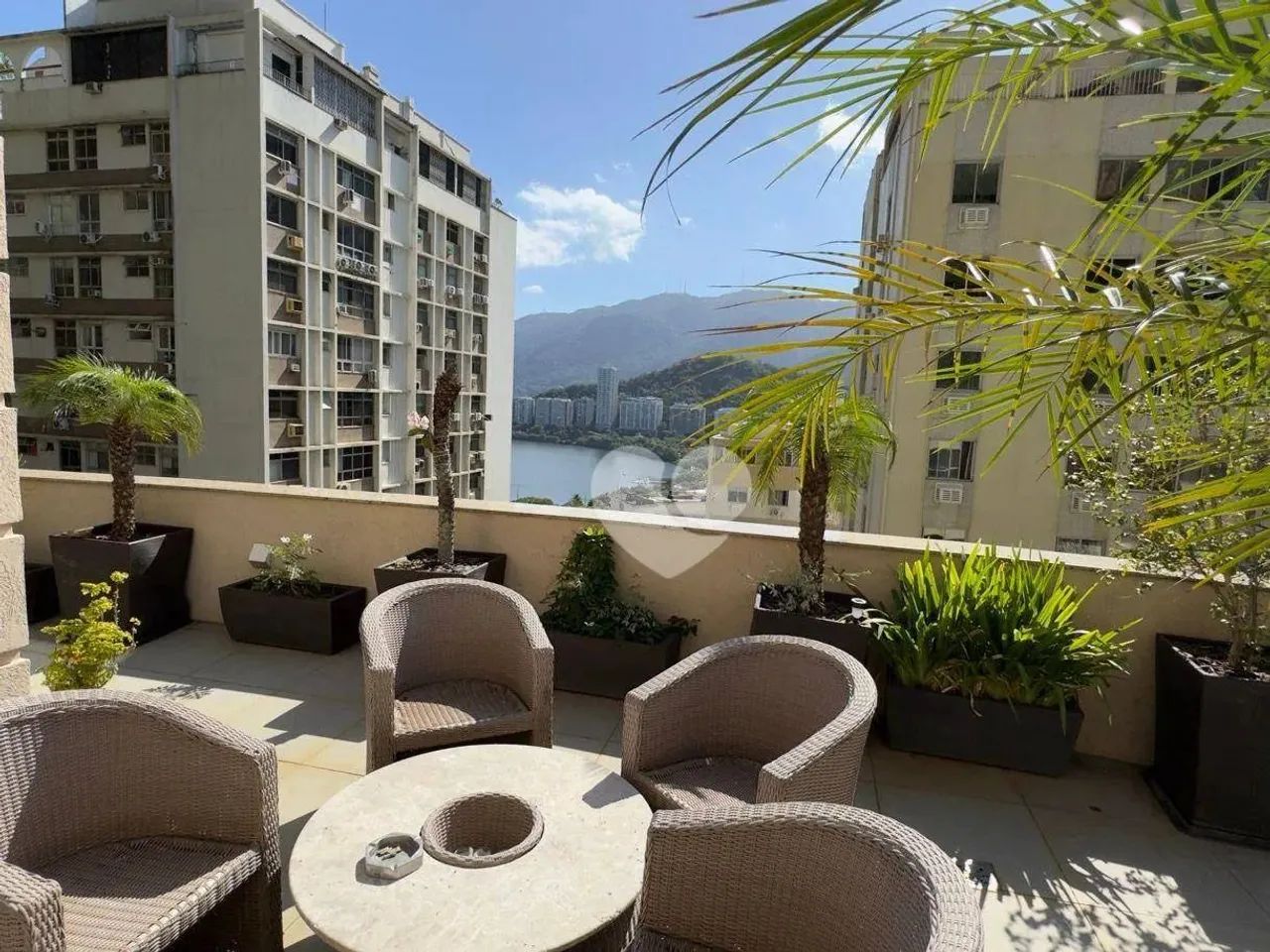 Prédio com piscina e academia! Cobertura com terraço amplo, 2 quartos (suíte), dependência - Foto 3
