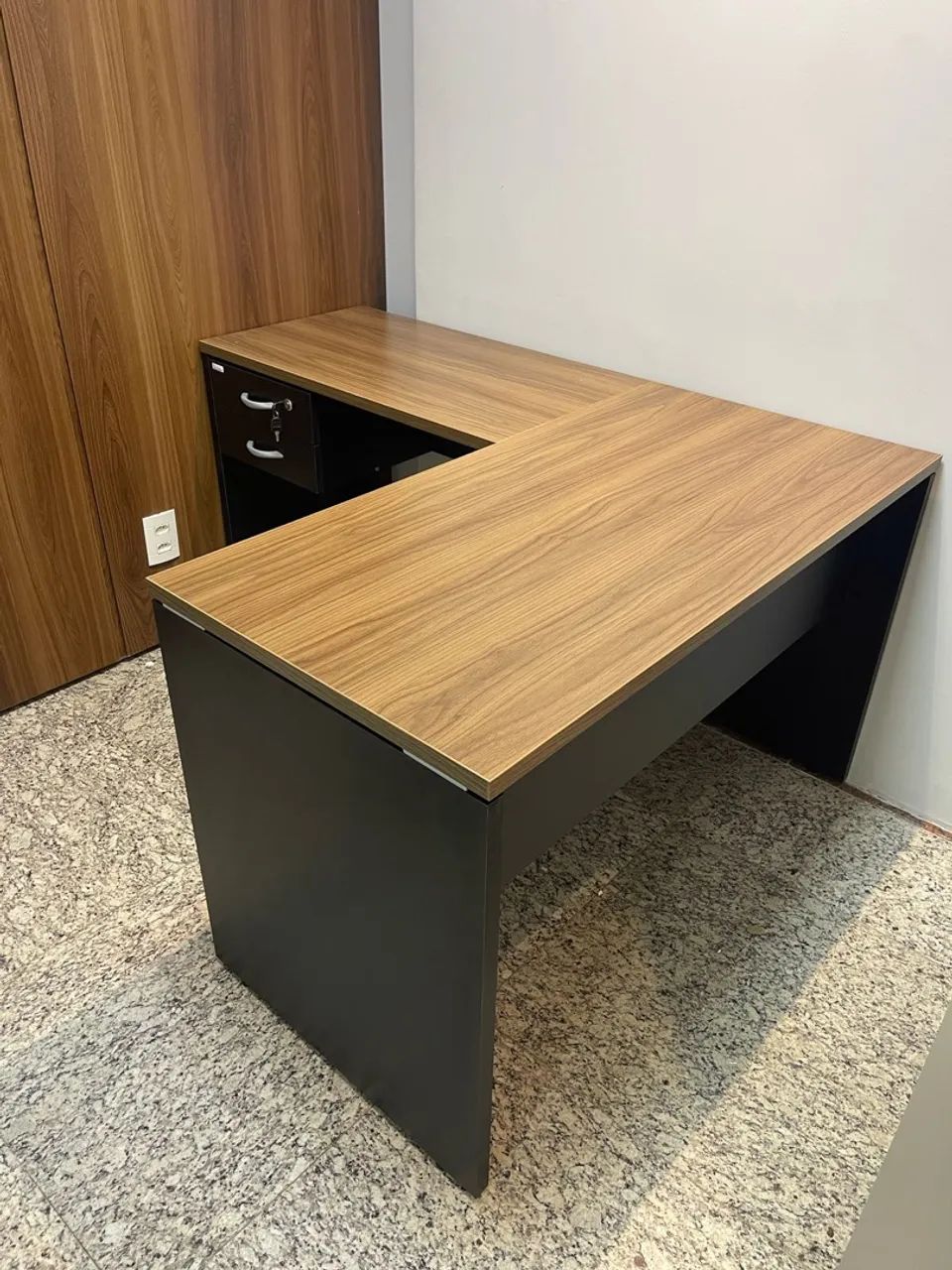 MESA COM GAVETAS COM MALAGA NOVA DE FÁBRICA  - Foto 2