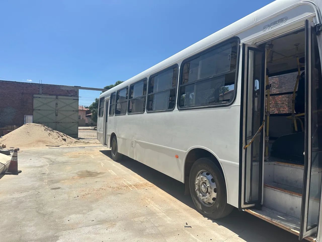 Ônibus 2006 - Foto 2