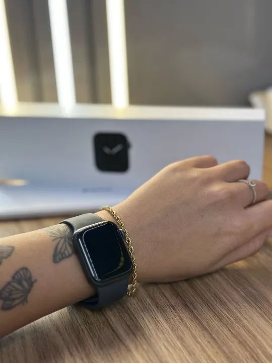 Apple Watch Series 5 Cor Space Gray  Model A2092 40MM 92% de saúde da bateria  SEMINOVO   - Foto 4