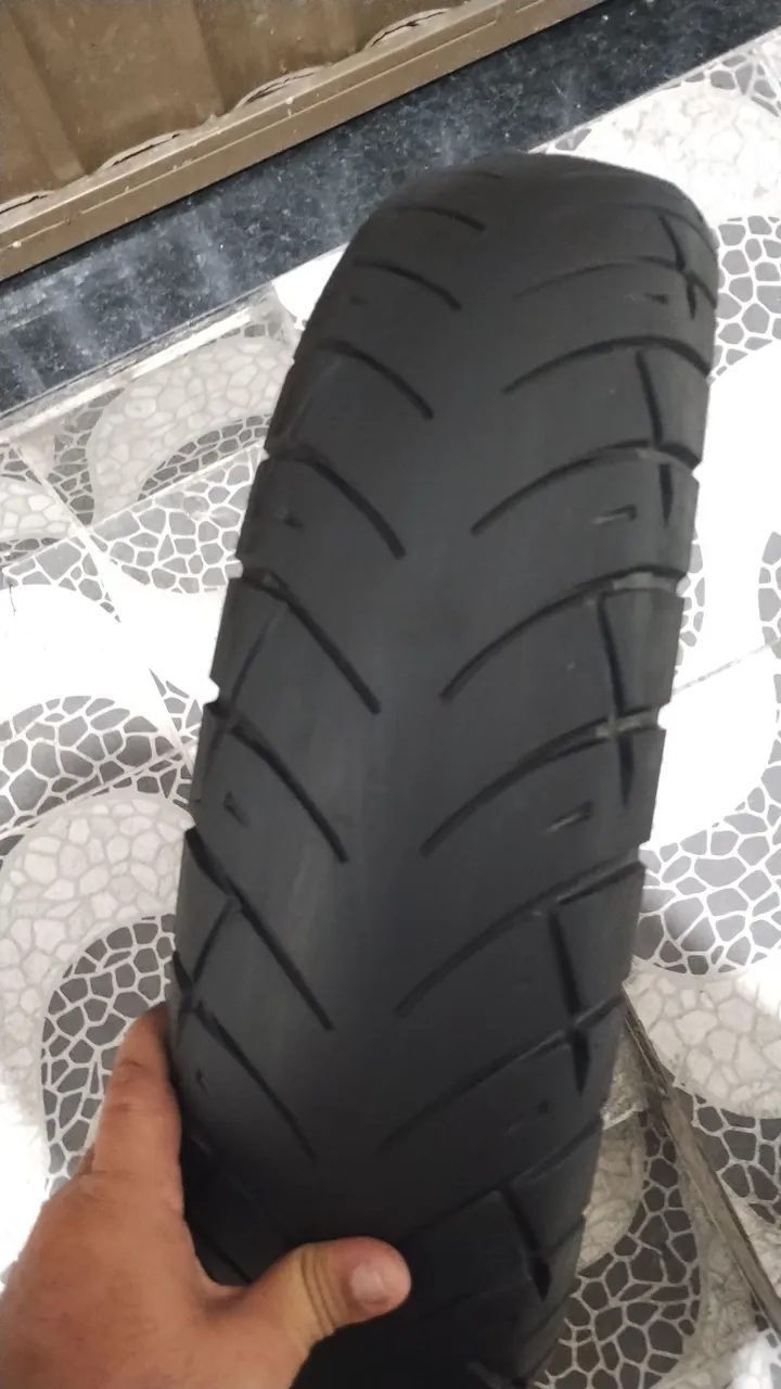 Vendo um pneu