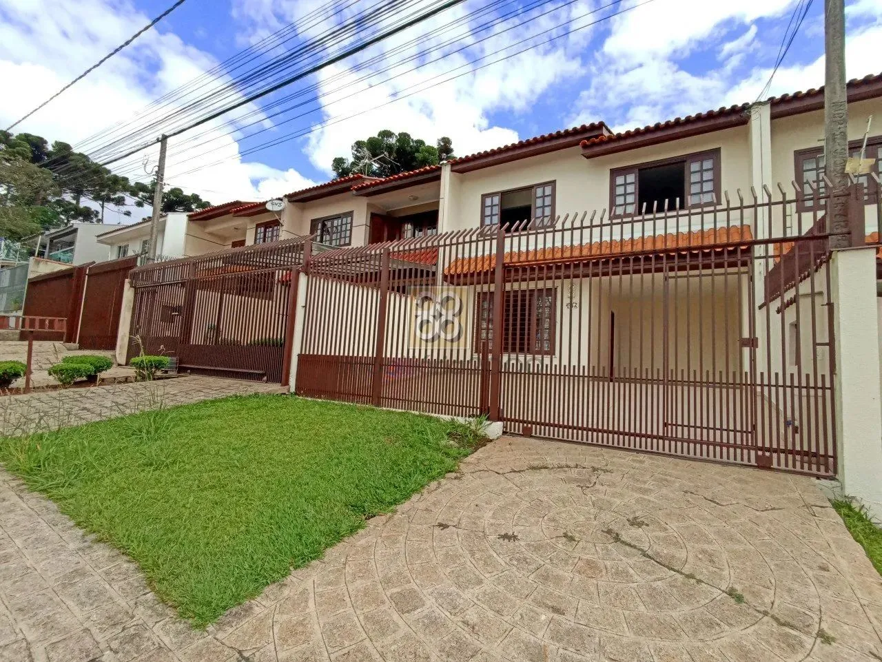 Sobrado - R Joao Antonio Gava, 71 - Santa Candida - Curitiba - PR