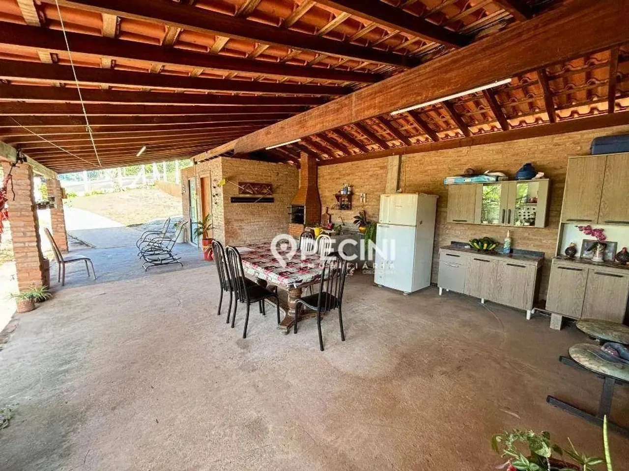Casa com 2 quartos para venda em Corumbataí.