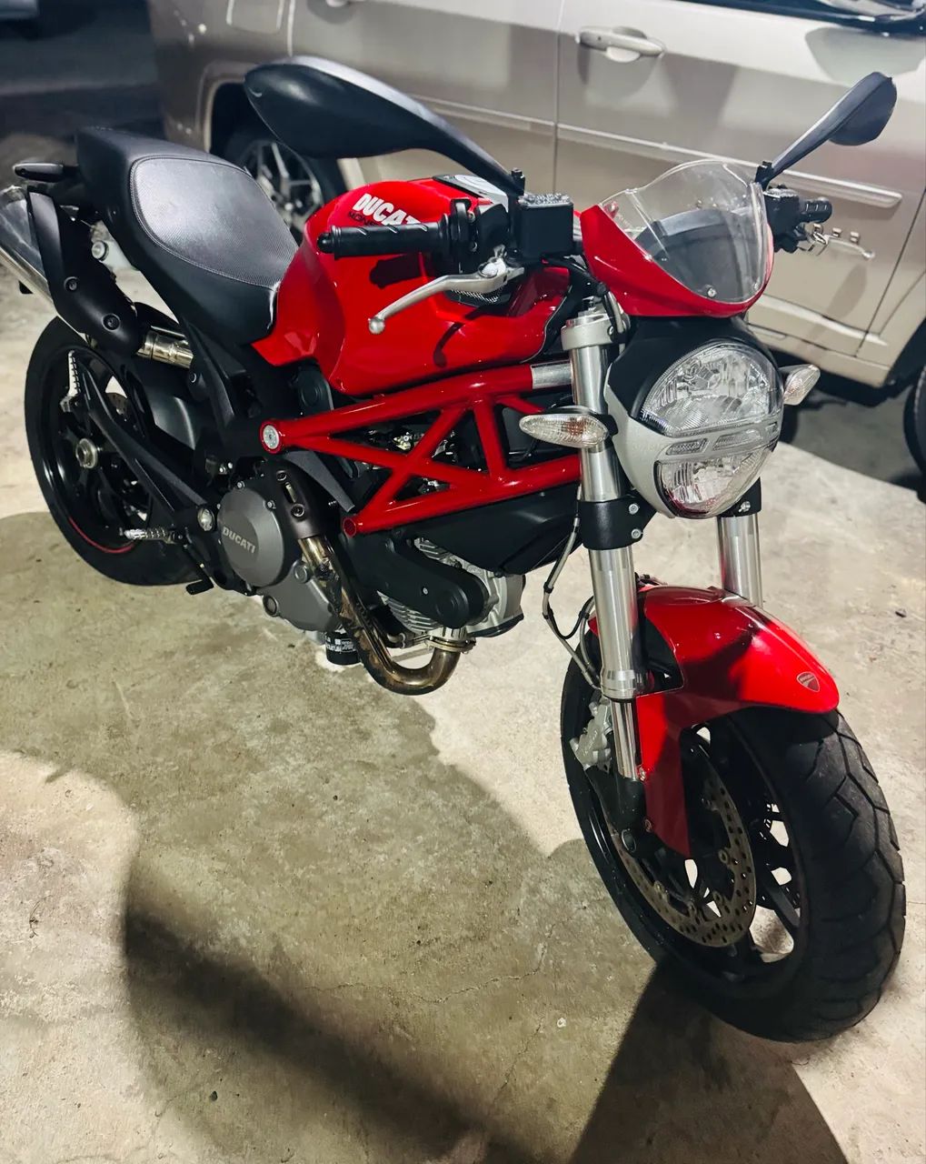 Ducati Monster 796 muito nova  - Foto 4