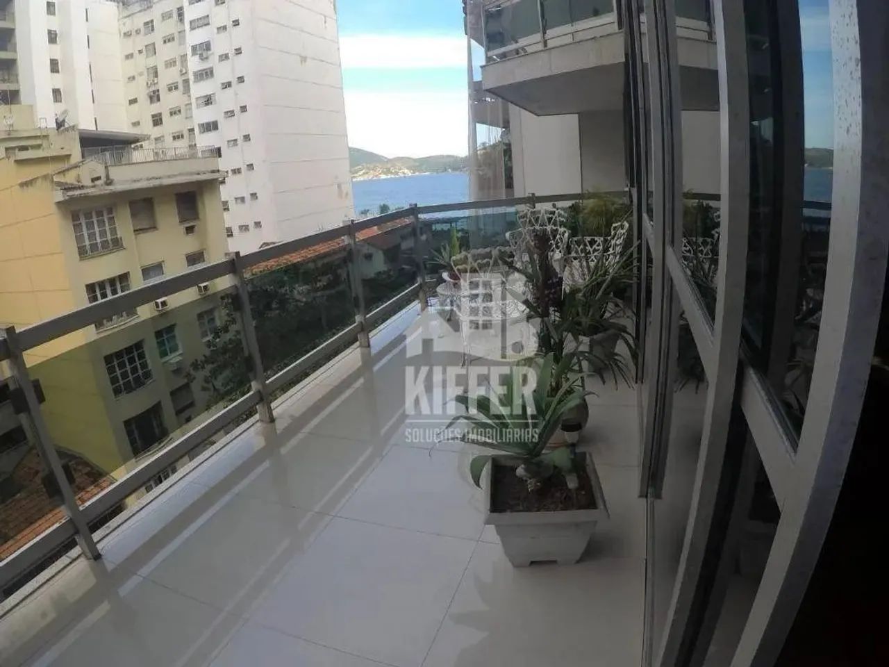 4 Quartos e 420m² na Melhor Rua do Ingá