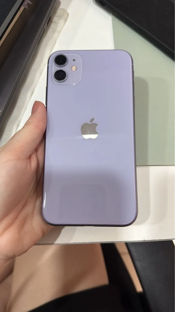 iPhone 11 64 GB Roxo/Lilás ( acompanha capa e carregador)
