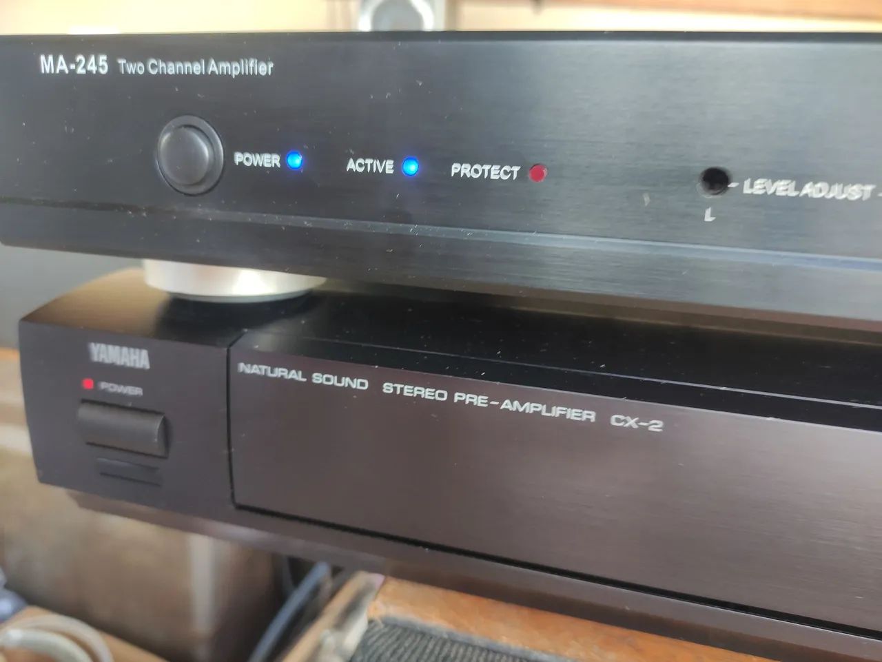 Conjunto de áudio Yamaha - amplificador e pré-amplificador