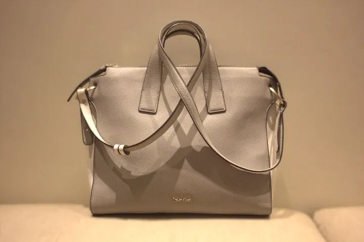 Bolsa Calvin Klein Recorte Cinza