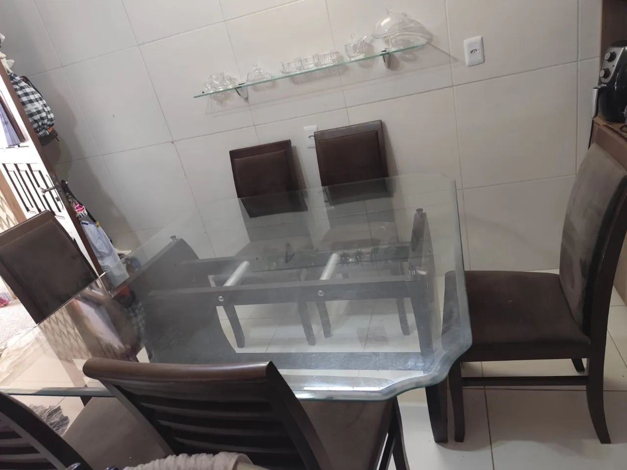 Vendo mesa de 6 cadeiras 