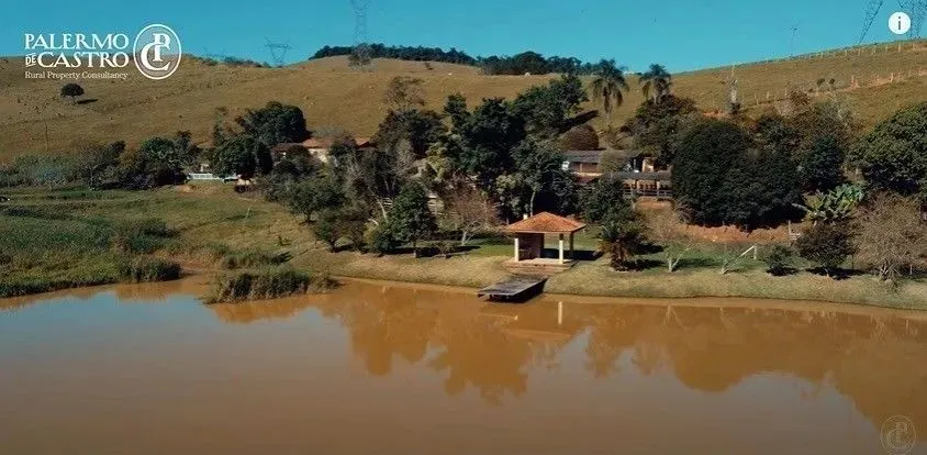Sítio de 14 Alqueires em Jambeiro/SP, com casa sede, lagos e pastos. Bairro Canaã