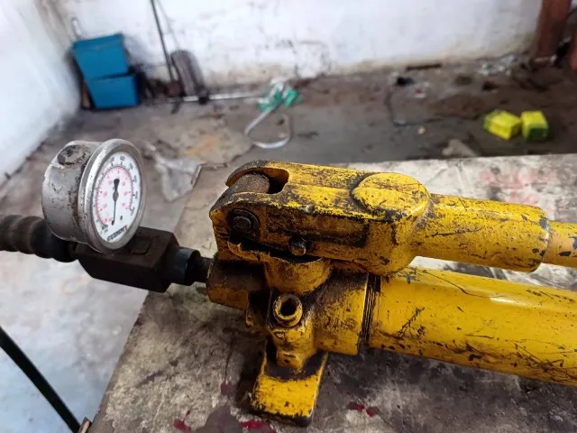 Conjunto de bomba e cilindros 20 / 30 ton