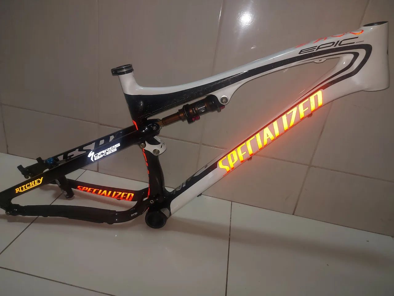 Quadro Specialized Epic carbon 26/27.5 Tam.17 /fox kashima brian