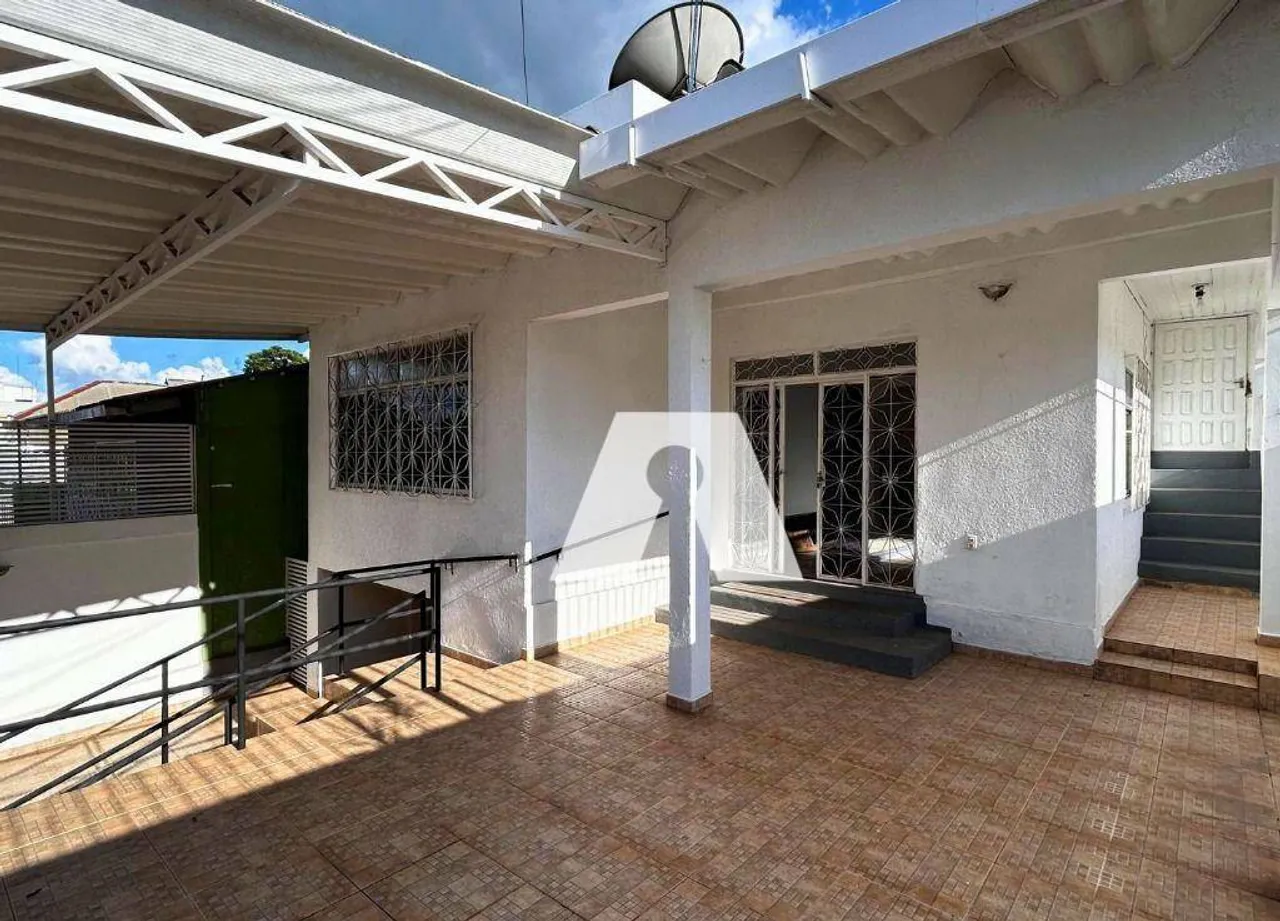 Casa com 3 dormitórios para alugar, 127 m² por R$ 3.728/mês - Centro - Rio Branco/AC