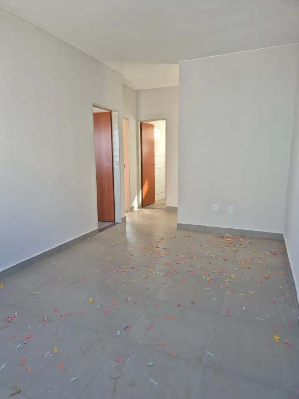 Aluga-se apartamento