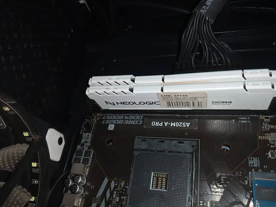 Memória RAM DDR4 8GB Neologic