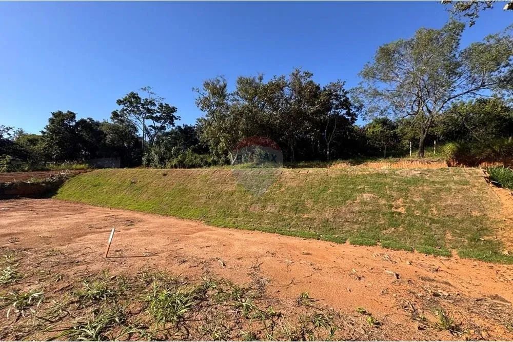 Terreno em Bragança Paulista, 1000 m² em Condomínio Fechado.