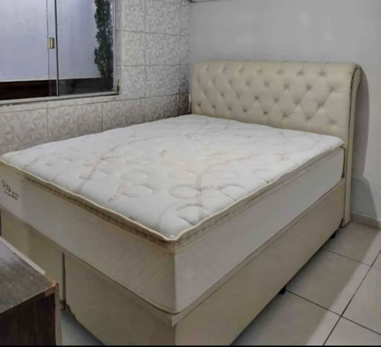 Cama Box Queen  com colchão   com pilow top 