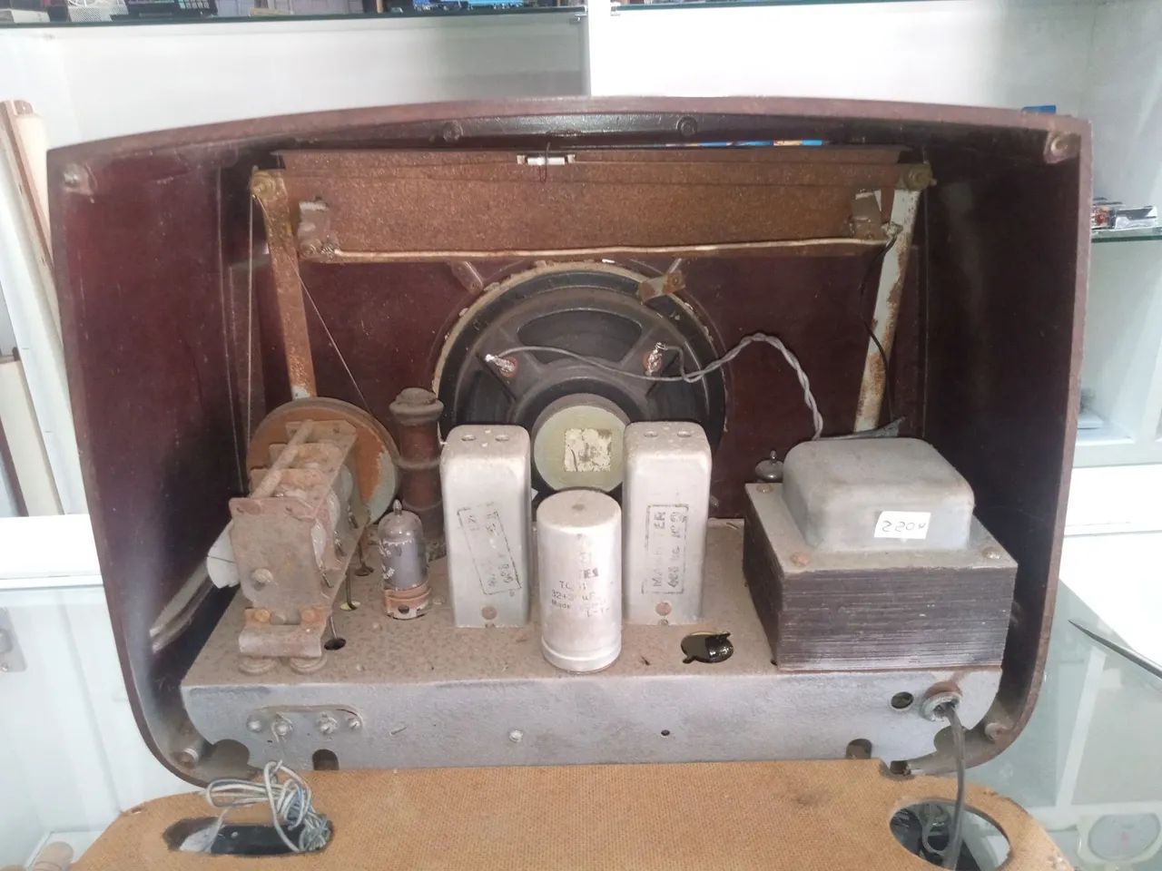 ? Rádio Antigo em Baquelite - AM - Valvulado - 220V - Vintage<br> - Foto 4