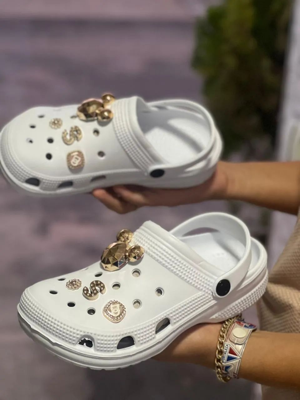 Crocs com detalhes  - Foto 2