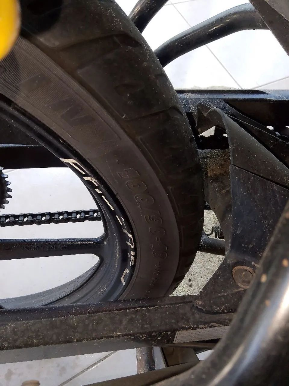 Pneu de Moto Usado Michelin aro 18 - Foto 3