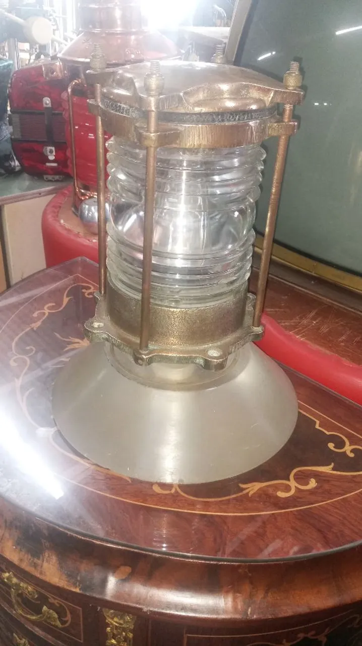 Luminária de navio antiga