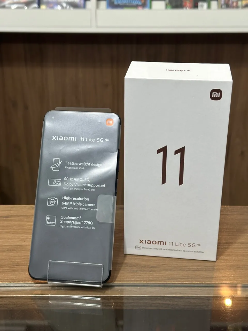 Celular Xiaomi 11 LITE 5G NE NOVO - 12x Sem Juros - Loja - ( PEQUENO RISCO NO ARO )