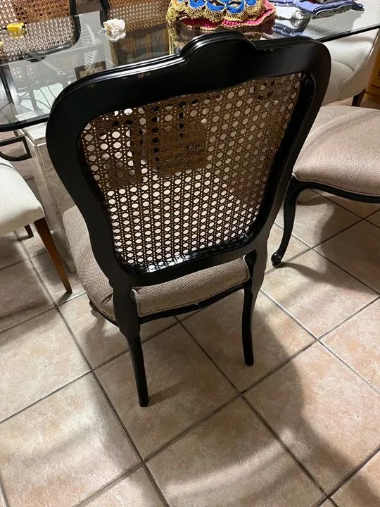 Quatro Cadeiras de Jantar em Estilo Clássico - Foto 2