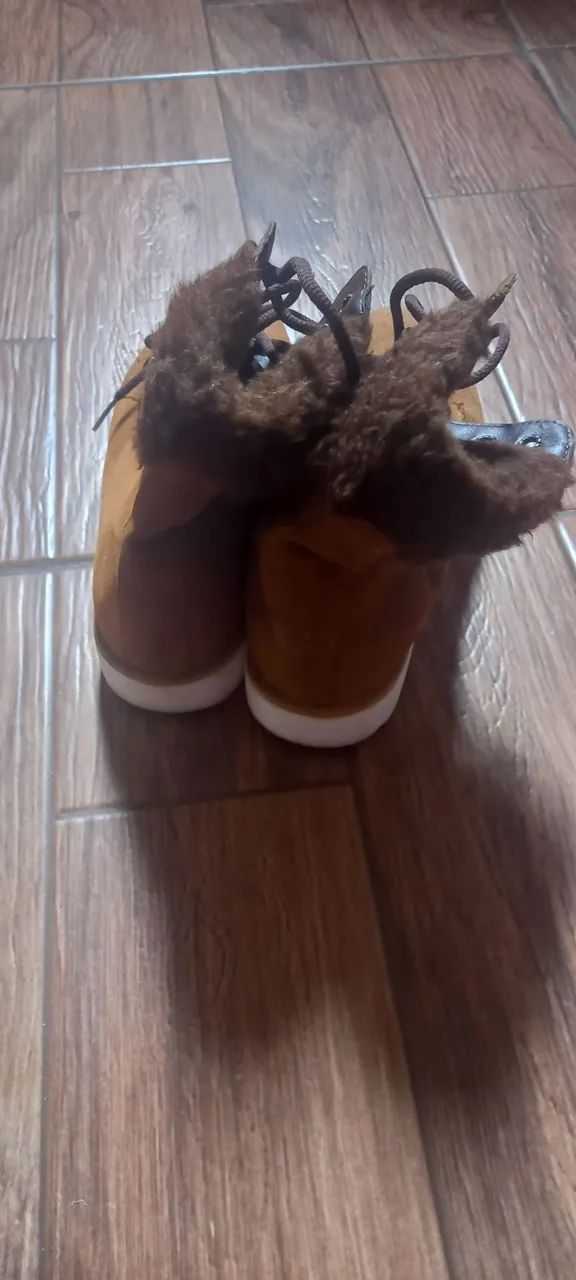 Bota com detalhe em camurça. - Foto 2
