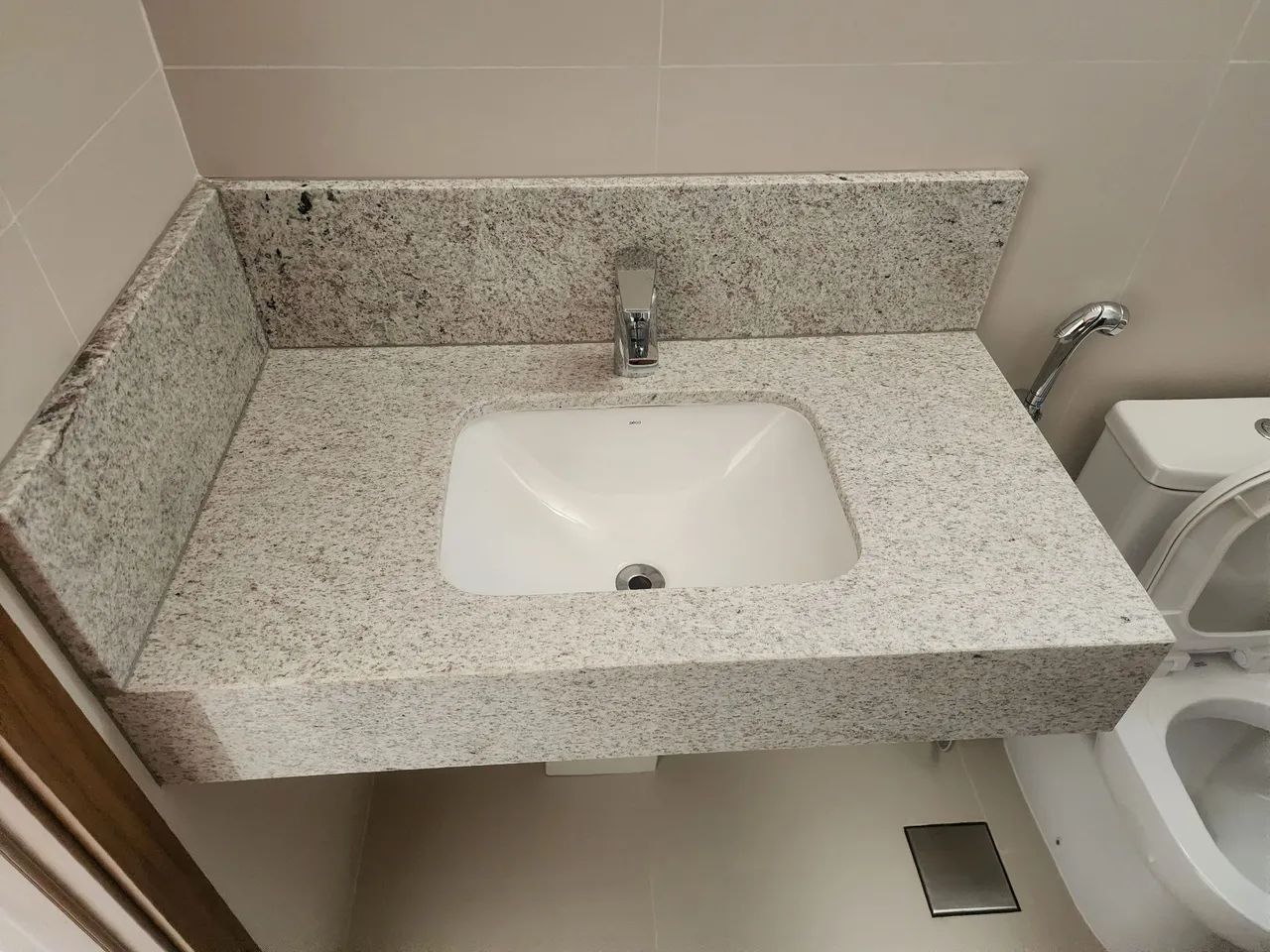 Pia Cozinha e Pia Banheiro 