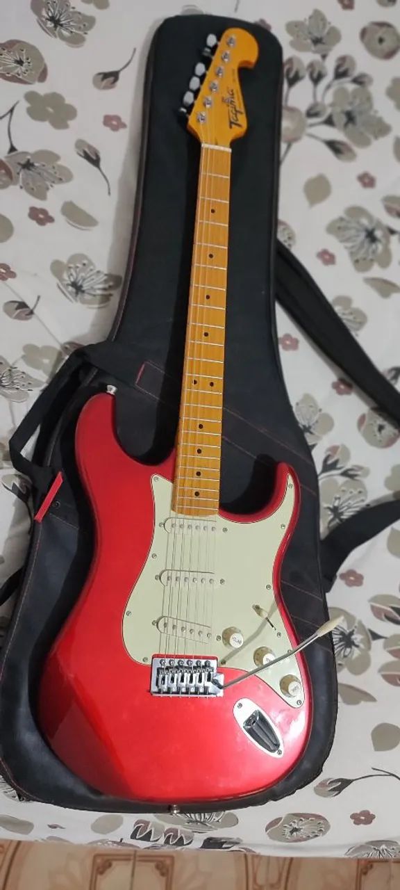 Guitarra Tagima completa com cubo e pedaleira