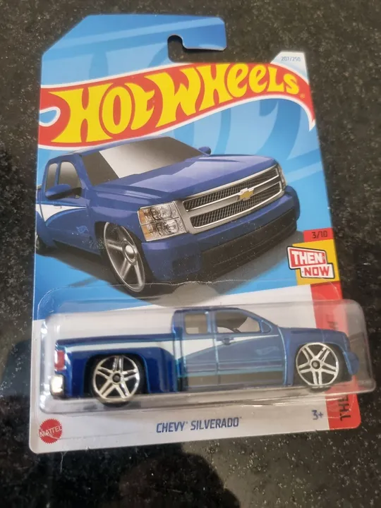 Hot Wheels Chevrolet Silverado - 2017/250
