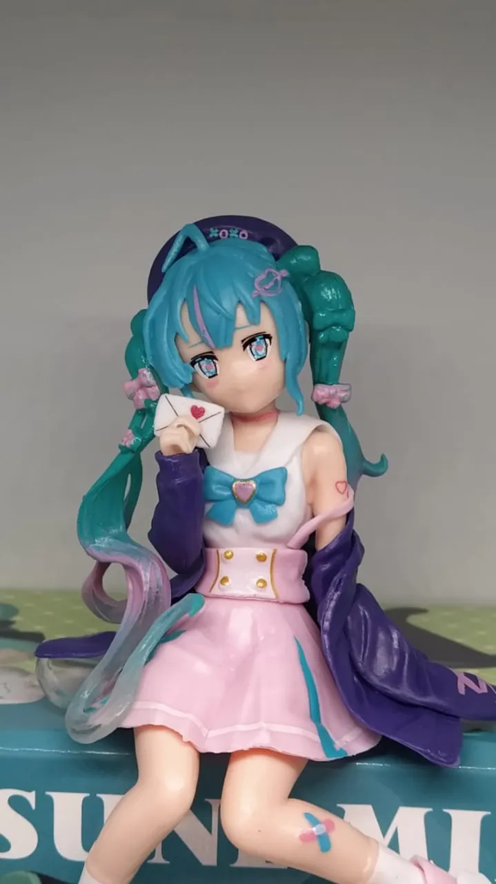 Boneco Hatsune Miku Sentada - Action Figure com Caixa